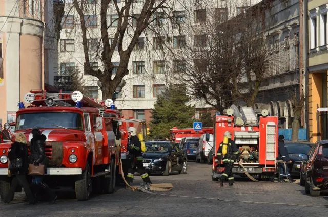 В Івано-Франківську «горіла» обласна філармонія (Фото) — фото 4