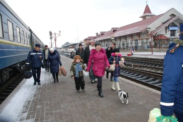 Рятувальники зустріли пересланців зі Сходу (Фото) — фото 4