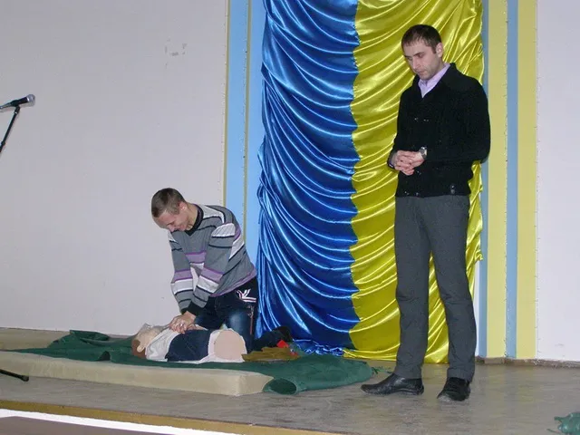 Громадські активісти навчають як надавати першу медичну допомогу (Фото) — фото 2