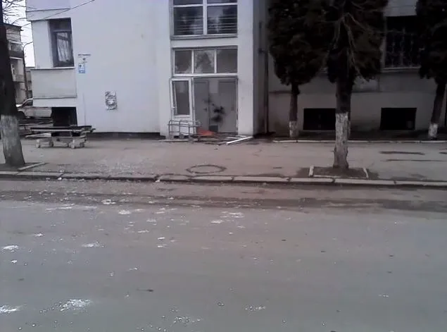Біля пологового будинка вибухнула граната: одна людина загинула, одна травмована (Фото) + (Відео) — фото 5