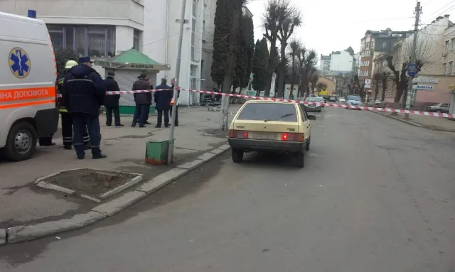 Біля пологового будинка вибухнула граната: одна людина загинула, одна травмована (Фото) + (Відео) — фото 1