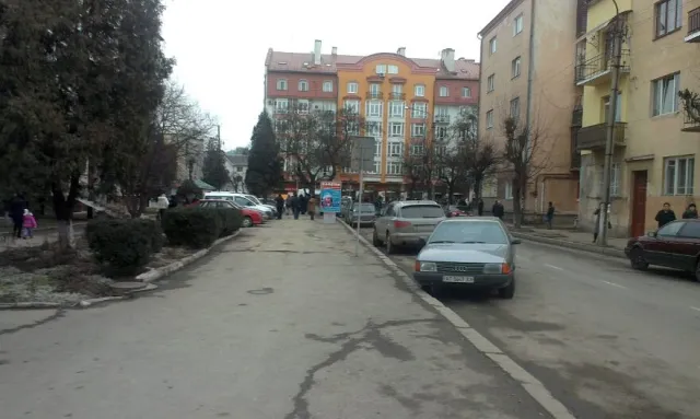 Біля пологового будинка вибухнула граната: одна людина загинула, одна травмована (Фото) + (Відео) — фото 3