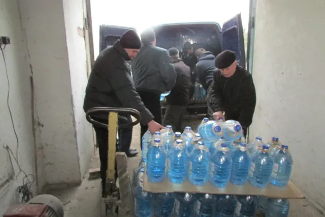 На Донбас відправили продуктів на 220 тисяч гривень (Фото) — фото 4
