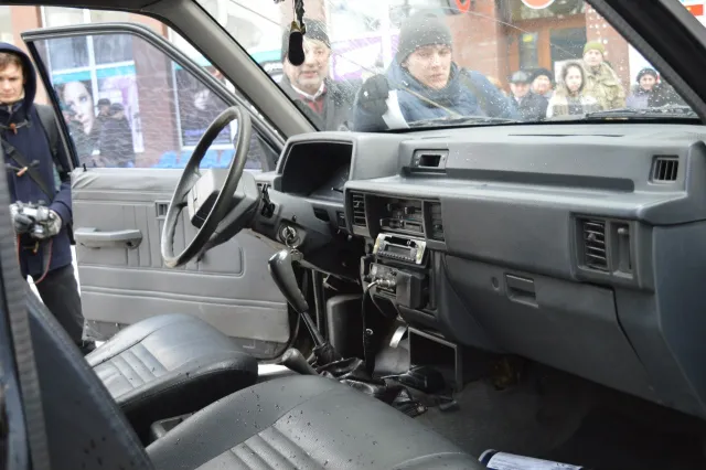 Івано-франківські волонтери відправляють у зону АТО позашляховик (Фото) — фото 2