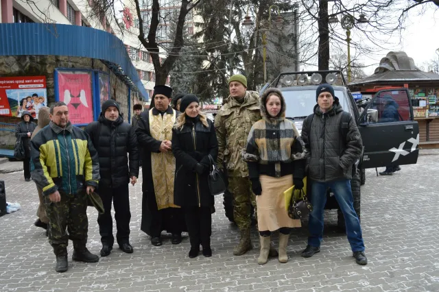 Івано-франківські волонтери відправляють у зону АТО позашляховик (Фото) — фото 7