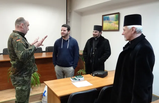 Священики Івано-Франківської архієпархії УГКЦ відвідали поранених бійців (Фото) — фото 2