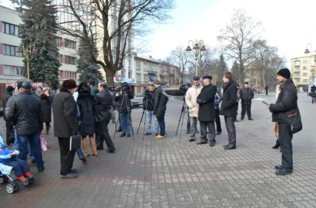На Вічевому Майдані відбувся всеукраїнський пікет учасників «Кредитного Майдану» (Фото) + (Відео) — фото 1