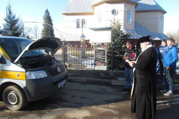 Мешканці Калуша відправляють у зону АТО реанімобіль (фото+відео) — фото 2