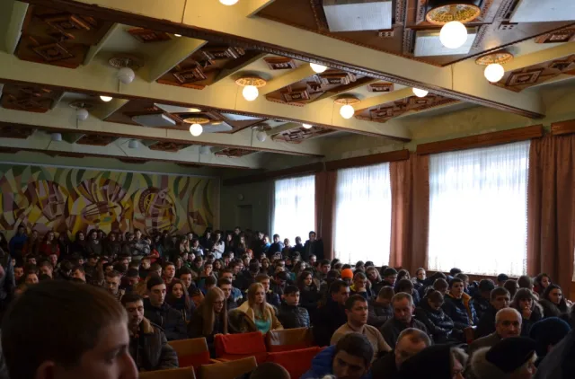 У Франківську відкрили анотаційну дошку загиблому в зоні АТО герою Василю Семанюку (фоторепортаж) — фото 1
