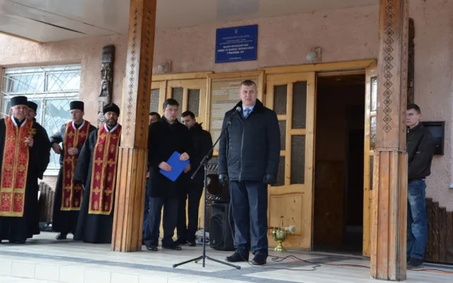У Франківську відкрили анотаційну дошку загиблому в зоні АТО герою Василю Семанюку (фоторепортаж) — фото 6