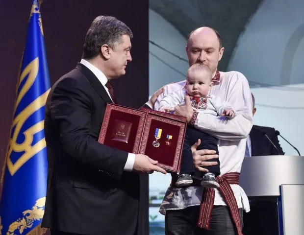 Родини прикарпатців, які загинули на Майдані отримали ордени «Золота Зірка» Героя України (фото) — фото 2