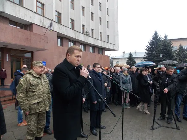 В Івано-Франківську бійців 128 бригади зустріли понад сотня прикарпатців (фоторепортаж) — фото 1