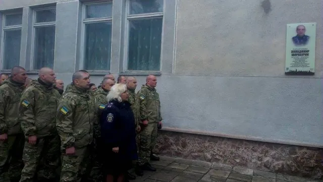 В Івано-Франківську відкрили пам'ятну дошку бійцю, який загинув на горі Карачун (фоторепортаж) — фото 14
