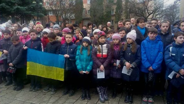 В Івано-Франківську відкрили пам'ятну дошку бійцю, який загинув на горі Карачун (фоторепортаж) — фото 5