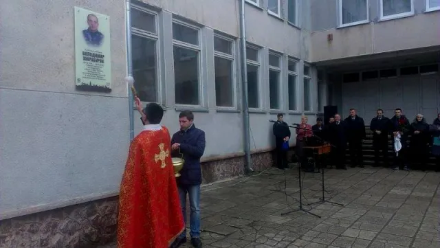 В Івано-Франківську відкрили пам'ятну дошку бійцю, який загинув на горі Карачун (фоторепортаж) — фото 6