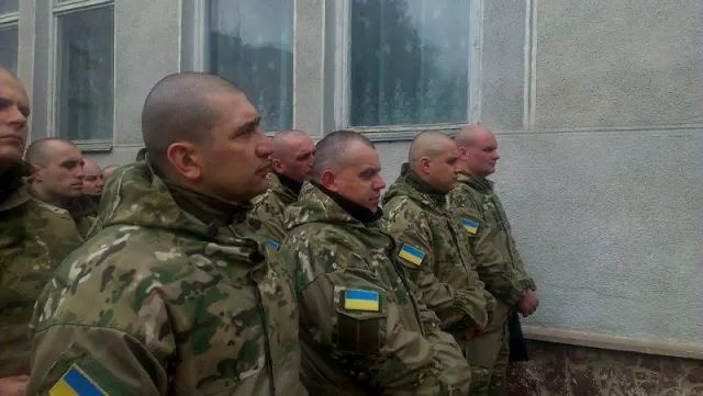В Івано-Франківську відкрили пам'ятну дошку бійцю, який загинув на горі Карачун (фоторепортаж) — фото 10