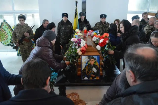 В Івано-Франківську в останню путь провели Андрія Прошака (фото) — фото 13