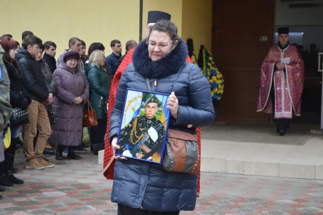 В Івано-Франківську в останню путь провели Андрія Прошака (фото) — фото 15