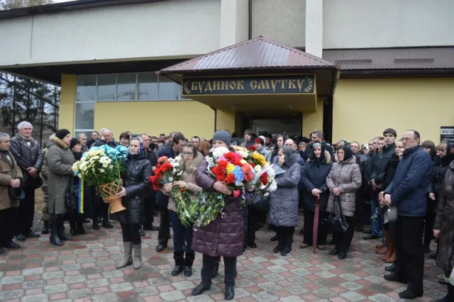 В Івано-Франківську в останню путь провели Андрія Прошака (фото) — фото 17
