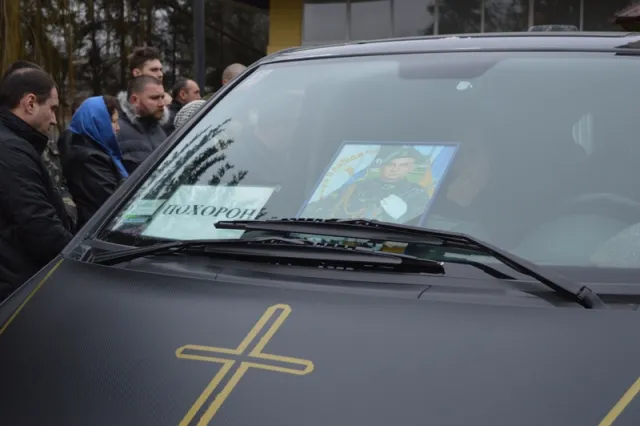 В Івано-Франківську в останню путь провели Андрія Прошака (фото) — фото 19