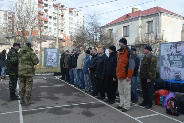 На військові навчання відправили 25 мобілізованих франківців (фоторепортаж) — фото 1
