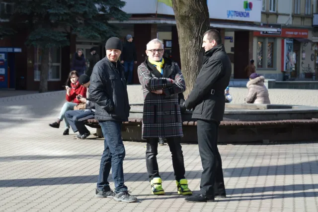 Ще не вмерла України... На Вічевому майдані виконали гімн України (фоторепортаж) + (відео) — фото 13