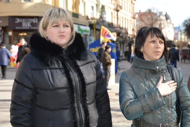 Ще не вмерла України... На Вічевому майдані виконали гімн України (фоторепортаж) + (відео) — фото 9