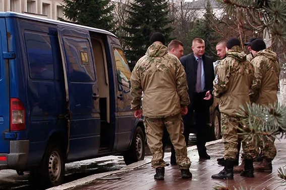 Франківським міліціонерам подарували броньований автомобіль (фото) — фото 1