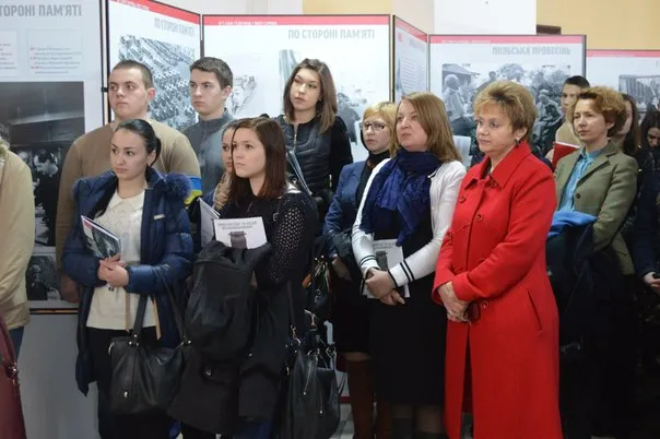 В Прикарпатському університеті відкрилась виставка «Єжи Гедройць і його справа «Доробок бібліотеки культури» (фоторепортаж) — фото 5