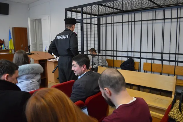 Суд у справі франківського стоматолога-різника не відбувся. Не прийшли мами жертв (фото) — фото 4