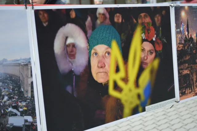 В центрі міста просто неба відкрилася виставка українських фотографів «HUMAN FACTOR. LAST EDITION» (фоторепортаж) — фото 1