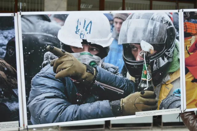 В центрі міста просто неба відкрилася виставка українських фотографів «HUMAN FACTOR. LAST EDITION» (фоторепортаж) — фото 14