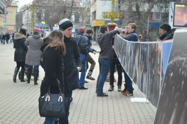 В центрі міста просто неба відкрилася виставка українських фотографів «HUMAN FACTOR. LAST EDITION» (фоторепортаж) — фото 15