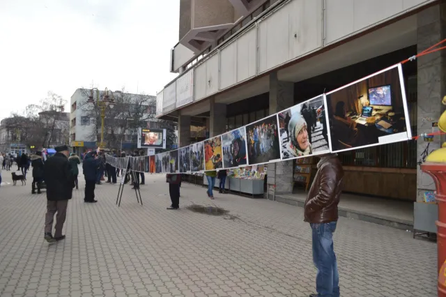 В центрі міста просто неба відкрилася виставка українських фотографів «HUMAN FACTOR. LAST EDITION» (фоторепортаж) — фото 3