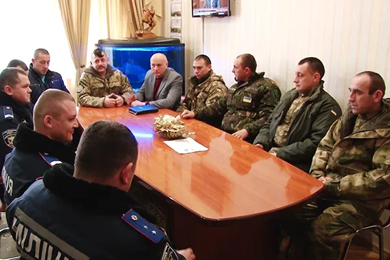 Міліціонери та військовослужбовці обговорили питання забезпечення спокою у регіоні (фото) — фото 1