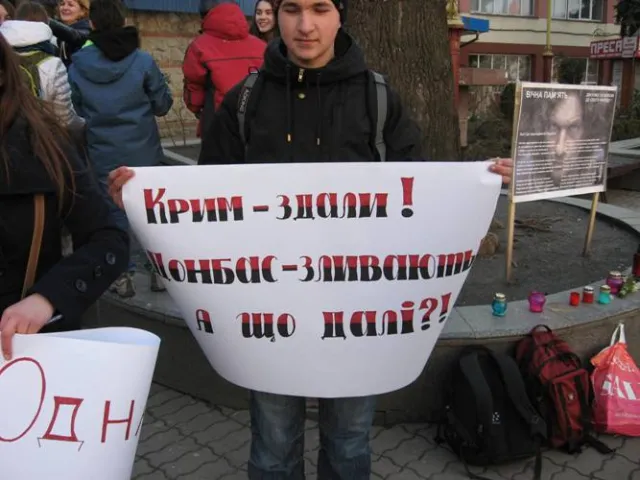 На вічевому майдані провела акцію під назвою «Україна - це ти!» — фото 3
