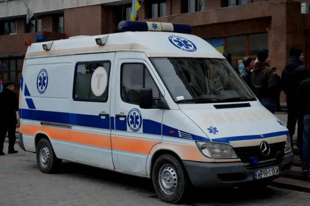 Для 128 бригади передали позашляховик та автомобіль швидкої допомоги (фоторепортаж) — фото 1