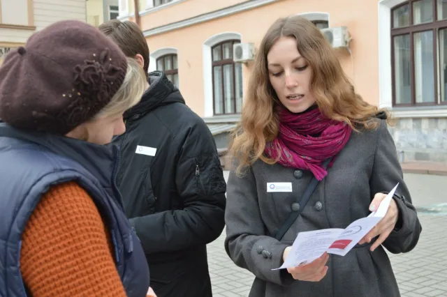 В центрі міста франківців вчать як правильно чистити зуби (фоторепортаж) — фото 5