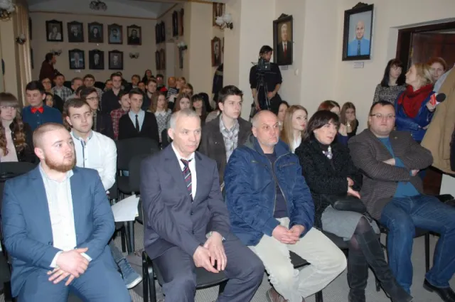 У Франківську відбувся аукціон, виручку від якого передадуть на допомогу бійцям АТО (фото) — фото 7