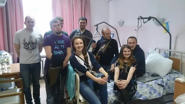 Франківський гурт «Цвіт кульбаби» співав для поранених бійців (фоторепортаж) — фото 7