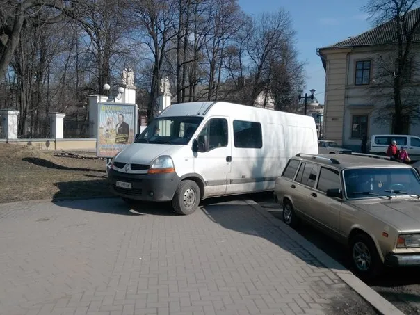 Жителів Франківська обурив кричущий випадок порушення правил дорожнього руху (фото) — фото 3