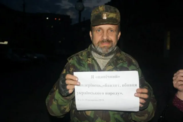 На Івано-Франківщині провели флешмоб «Я – бандерівець і цим пишаюсь» (фото) — фото 1