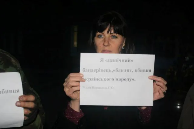 На Івано-Франківщині провели флешмоб «Я – бандерівець і цим пишаюсь» (фото) — фото 2