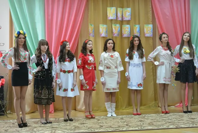 В Івано-Франківську обирали «Міс клубів-2015» (фоторепортаж) — фото 4