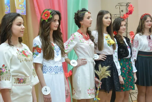 В Івано-Франківську обирали «Міс клубів-2015» (фоторепортаж) — фото 10