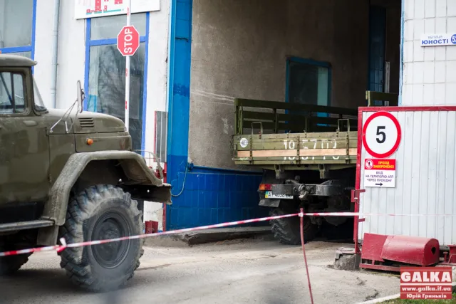 Директор скандального “Вамбуду”передав бійцям АТО три автомобілі — фото 1