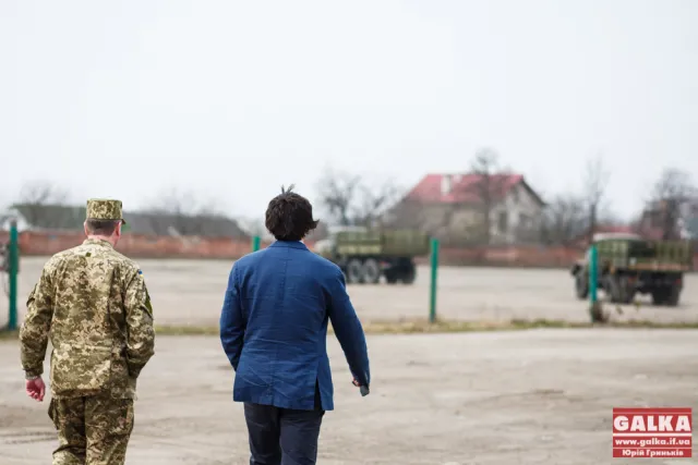 Директор скандального “Вамбуду”передав бійцям АТО три автомобілі — фото 3