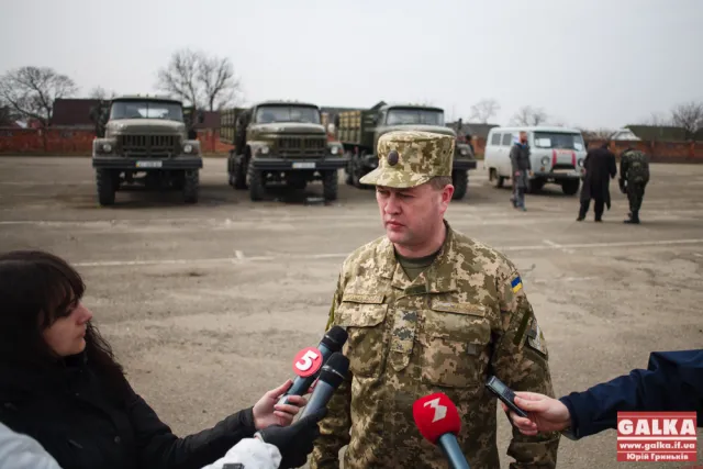 Директор скандального “Вамбуду”передав бійцям АТО три автомобілі — фото 6
