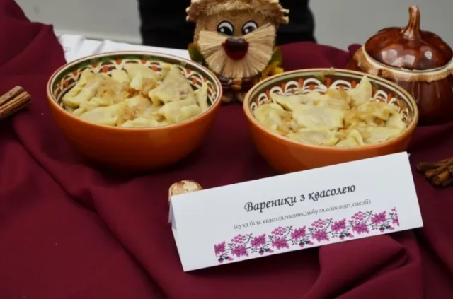 Студенти провели благодійний етно-ярмарок, щоб допомогти важкопораненому бійцю АТО (фото) — фото 2