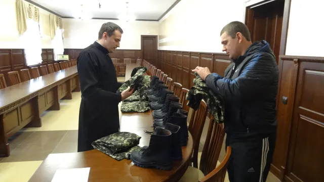 Івано-Франківська Архієпархія передала бійцям АТО допомогу (фото) — фото 3